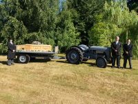 Vintage Tractor and Trailer Bier